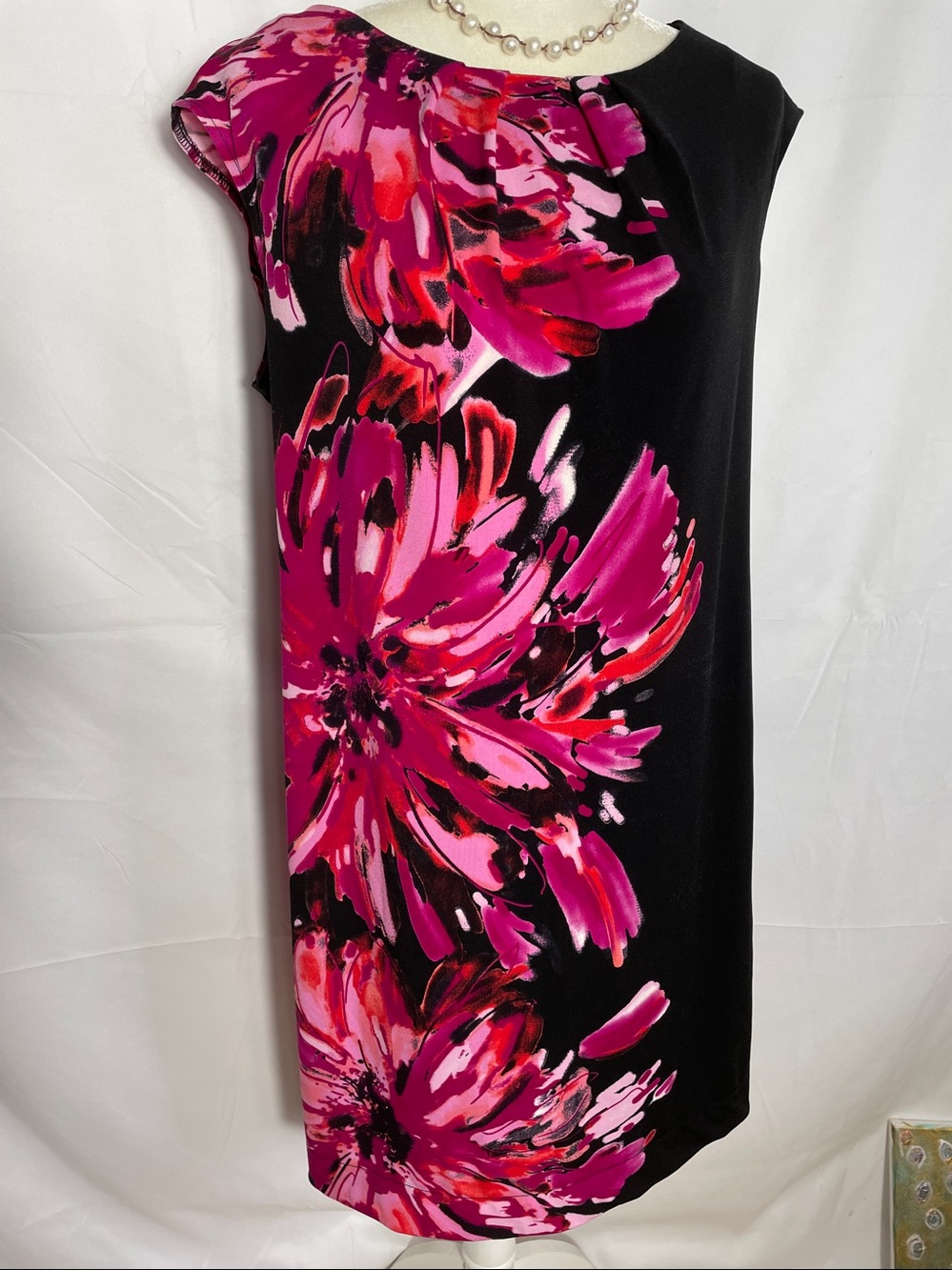London Style Collection Black and Fuchsia/Pink, Floral, Sleeveless Sheath Dress.